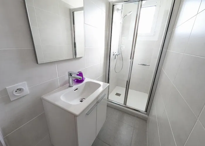 Agreable T2, 4 Pers, Plain-pied Ouvert Sur Terrasse, Jardin Clos, Parking Prive, Proche Et Commerces - Fr-1-797-24 Port-la-Nouvelle